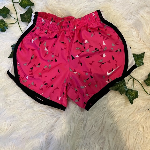 NIKE YOUTH GIRLS DRI-FIT SHORTS - SIZE XS - 3-4 YRS. - BLACK|PINK|WHITE - Picture 4 of 11